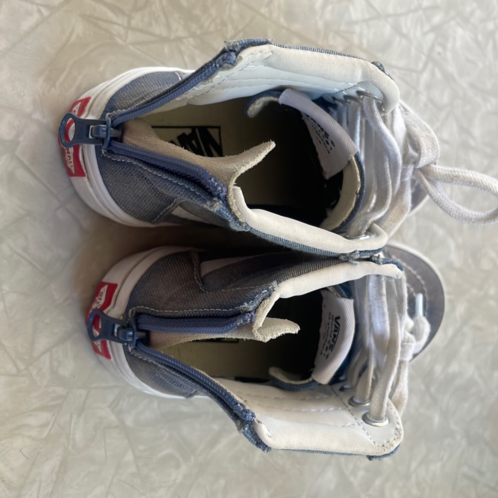Kids Vans off the wall with zipper